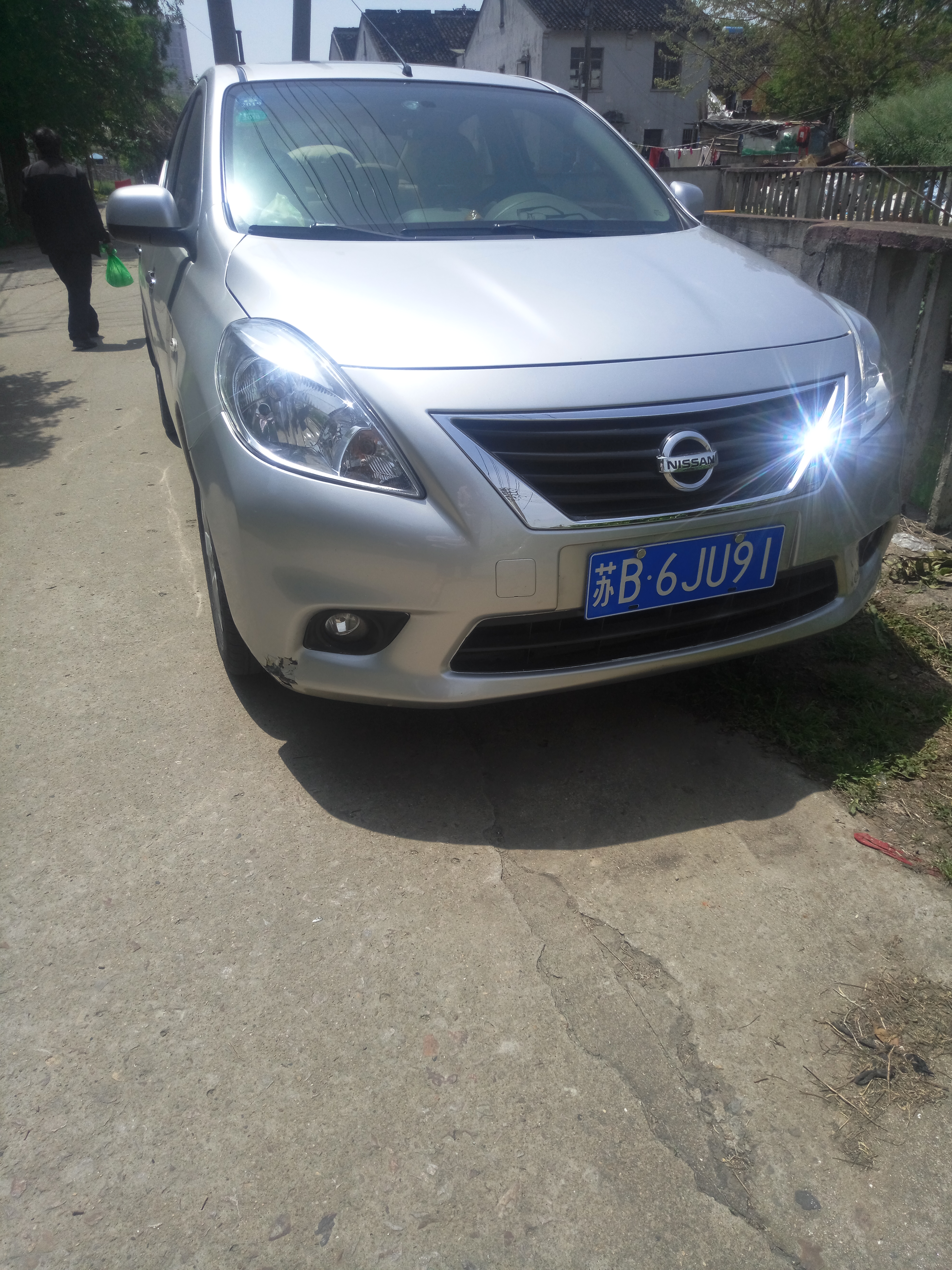 尼桑阳光2012款的银色 车漆是什么银色?