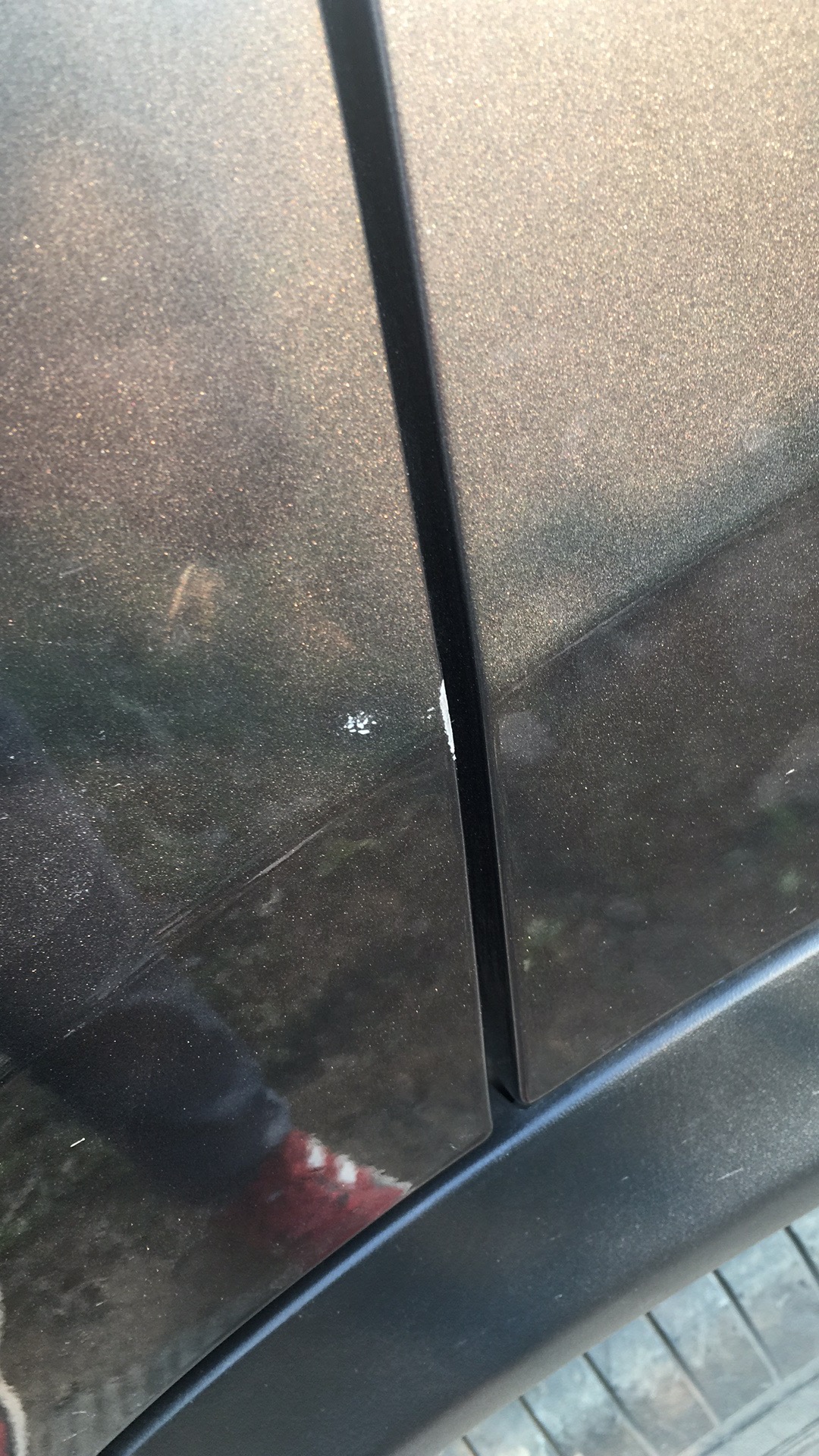 我这个车门底漆露出了一点